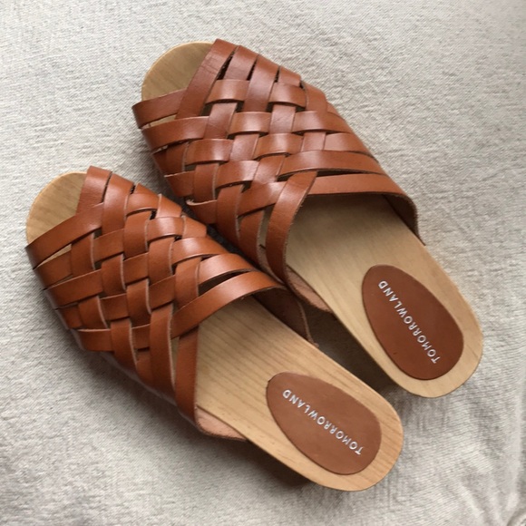 Shoes - Woven wooden clogs ✨